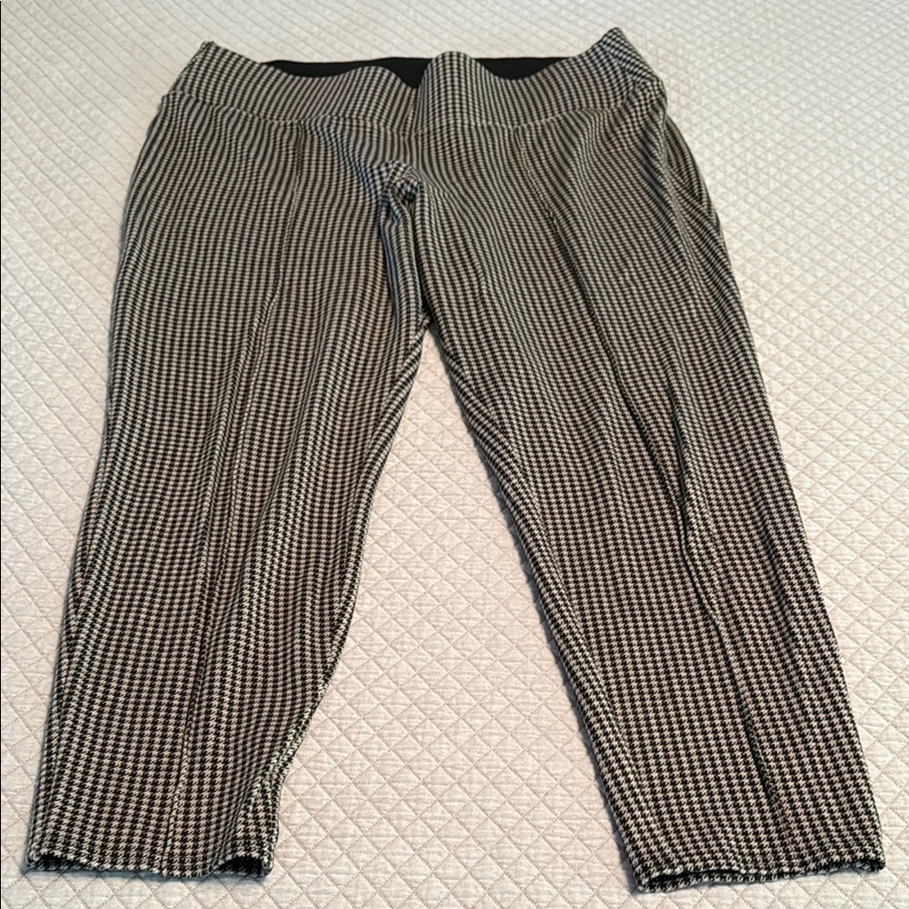 Nine West Black and Brown Trousers with Relaxed Fit